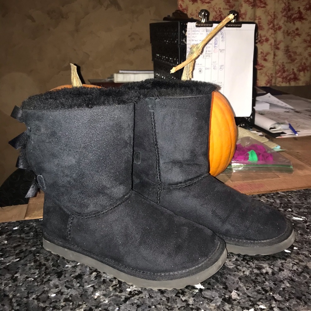 Black Bailey Bow Ugg Boots